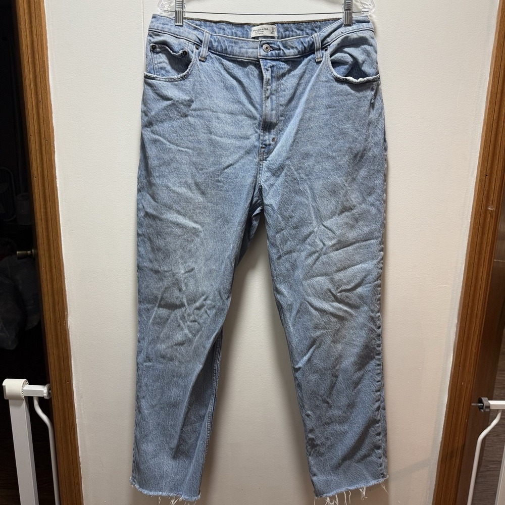 Abercrombie & Fitch The 90's Straight Ultra High Jeans Women's Size 33 16W‎
